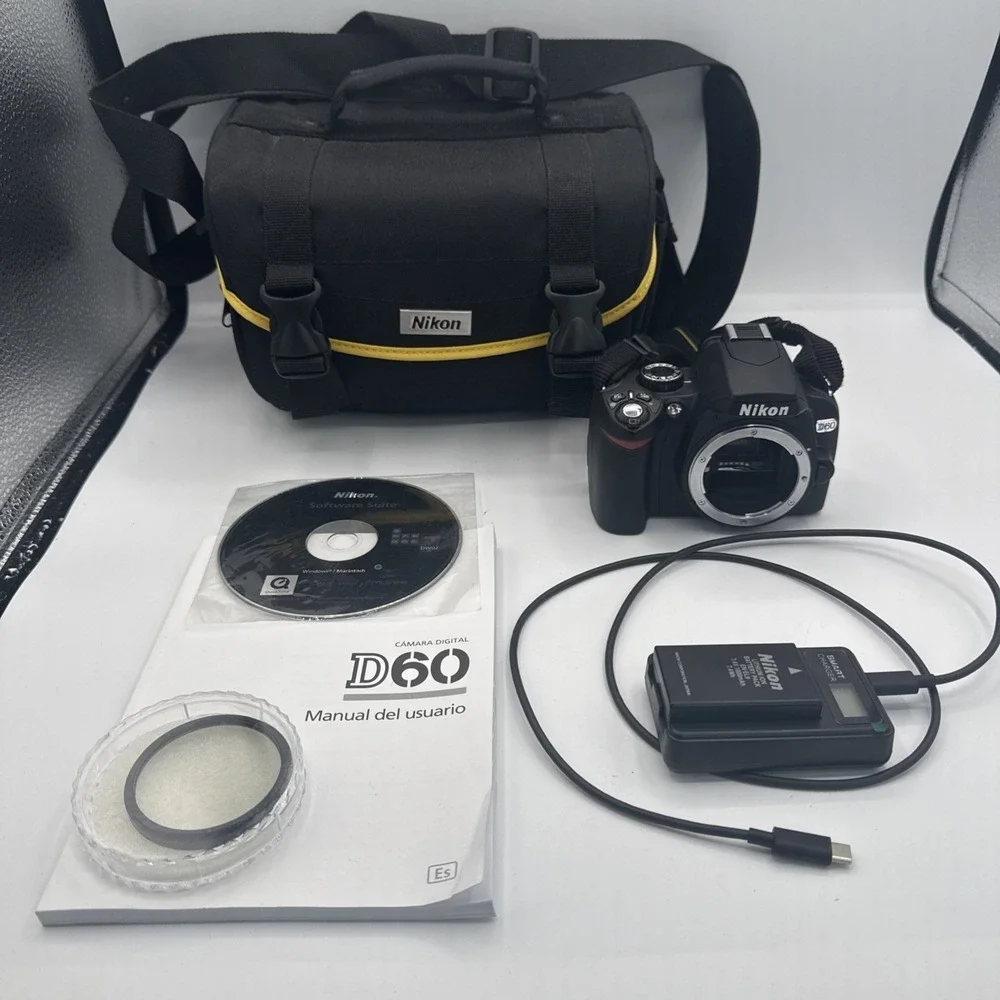 Nikon D60 10.2MP DSLR Camera Body Kit w/ Battery‎ Charger & Carry Bag Tested